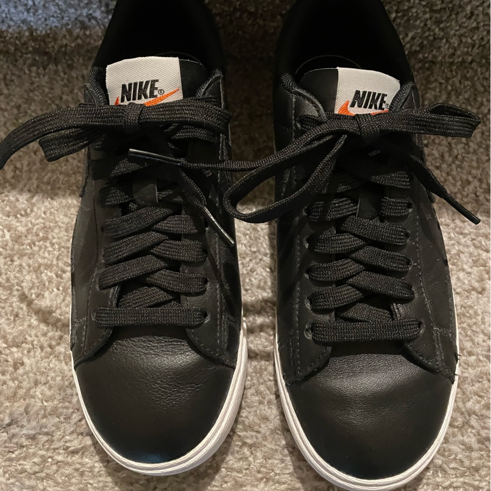 Nike Womens Blazer Low Shoes